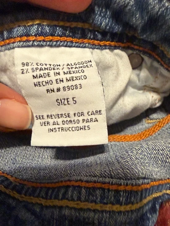 lei Light Blue Washed Capris Jeans - Picture 3 of 8